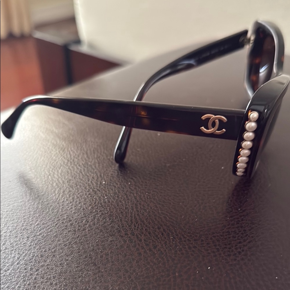 Chanel Tortoise Shell Sunglasses with Pearl Accent - excellent condition